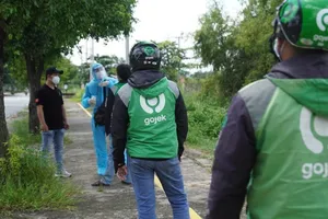 Nới giãn cách, shipper tại TP.HCM vẫn phải xét nghiệm 3 ngày/lần