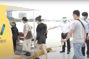 Hành khách ở TP.HCM bắt đầu được đi lại bằng buýt đường sông