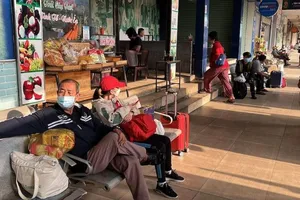 Ngày 22 tết, lượng người dân về quê tăng giảm thất thường