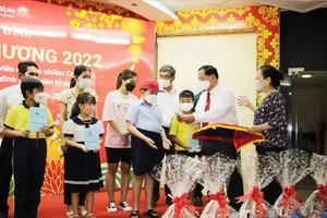 Vinasun cùng nâng bước trẻ em đến trường