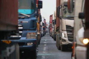 TP.HCM: Nhiều phương án gỡ kẹt xe trên xa lộ Hà Nội