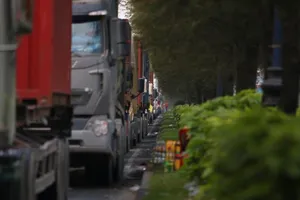 Hàng ngàn container kẹt cứng ở khu vực Xa lộ Hà Nội