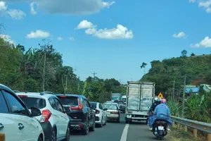 Xả trạm thu phí đường lên TP Đà Lạt 