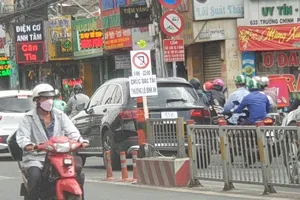 Đã thay thế 'biển báo' lạ tại giao lộ Trường Chinh - Tân Kỳ Tân Quý, TP.HCM