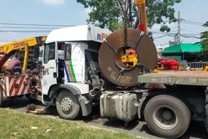 Hiểm hoạ từ những cuộn sắt thép trên container