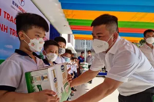 Tổng Công ty Phát điện 3 trao gần 170.000 hộp sữa cho học sinh