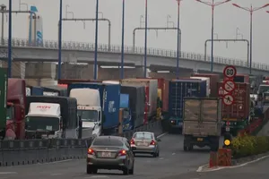 Nhiều thay đổi khi lưu thông trên đường song hành xa lộ Hà Nội