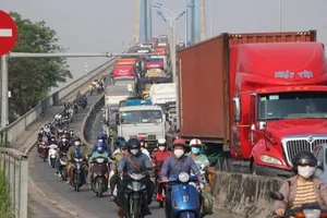 Thay đổi lộ trình đi lại ở cầu Phú Mỹ, TP.HCM để sửa chữa khe co giãn