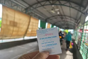 Ngày mai, giá vé đi qua phà ở TP.HCM đối với người đi bộ tăng gấp đôi