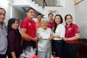 EVNHCMC tổ chức nhiều hoạt động đền ơn đáp nghĩa