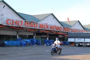 Chấn chỉnh việc lấn chiếm lòng đường Quốc lộ 1 khu vực chợ đầu mối Thủ Đức