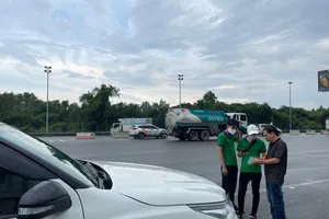 Xe đang ở TP.HCM bỗng nhiên bị trừ tiền ở 2 trạm thu phí tỉnh khác