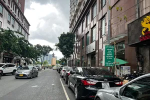 Xử phạt người đàn ông đánh gãy mũi nữ nhân viên thu phí đậu xe ở quận 1