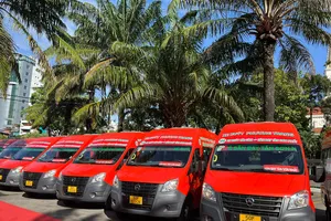 Cận cảnh tuyến xe buýt 109 đưa đón khách từ sân bay Tân Sơn Nhất về trung tâm TP