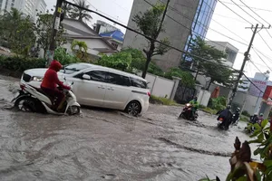 Sau cơn mưa đường Lò Lu, Thủ Đức lại ngập sâu