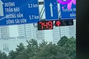 Đèn đỏ 800 giây ở đường Mai Chí Thọ, TP Thủ Đức