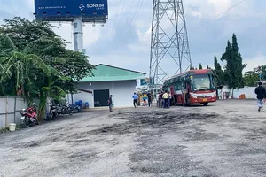 Xuất hiện 1 bến 'cóc' mới dưới dạ cầu Sài Gòn