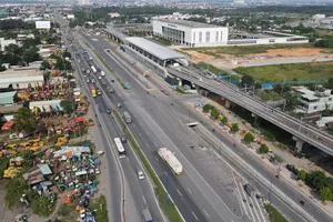 Cấm dừng, đỗ xe trước khu vực Bến xe Miền Đông mới