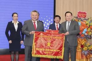 Tổng công ty Điện lực TP.HCM nhận cờ thi đua xuất sắc năm 2022