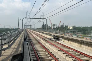 Metro số 1, TP.HCM hết bị vẽ bậy đến bị trộm đồ