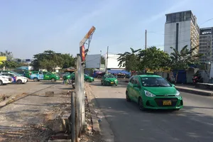 Bãi đệm xe taxi ở sân bay Tân Sơn Nhất đã hoạt động