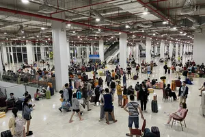 Bến xe Miền Đông mới và sân bay Tân Sơn Nhất nhộn nhịp khách về quê đón tết