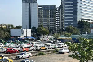 Kiến nghị tiếp tục sử dụng bãi đệm taxi sân bay Tân Sơn Nhất dịp Lễ 30-4 và 1-5