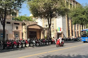 TP.HCM sẽ siết chặt việc quản lý vỉa hè, lòng đường