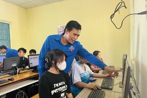 Thanh niên Điện lực TP.HCM 'thắp sáng ước mơ tri thức số'