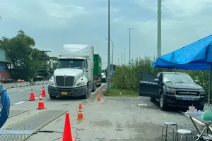 TP.HCM xử phạt hàng loạt phương tiện chở quá tải 