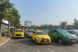 Hiệp hội Taxi TP.HCM kiến nghị mở đường mới chạy thẳng vào đón khách sân bay Tân Sơn Nhất