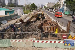 Tất bật thi công trên đường Lương Định Của, TP Thủ Đức