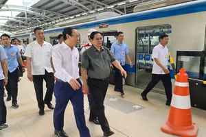 Thủ tướng Chính phủ đi thử tàu metro số 1 Bến Thành - Suối Tiên