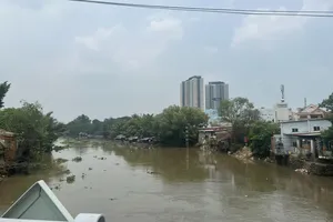 Cảnh báo nguy cơ sạt lở bờ sông, kênh rạch ở TP.HCM