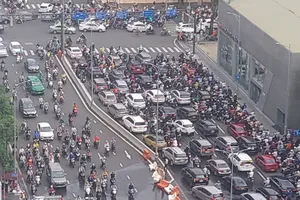 Thay đổi lộ trình giao thông, khu vực cầu Thủ Thiêm 2 ùn ứ