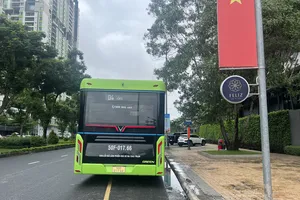Xe buýt điện đầu tiên của TP.HCM, đông khách nhưng vẫn lỗ