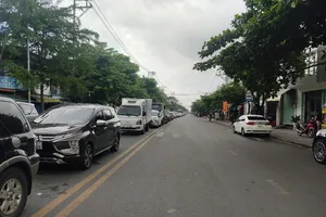 Khách du lịch qua phà Bình Khánh, Cần Giờ đông đúc