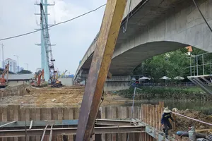 Sắp lao dầm nhịp biên cho cầu Giồng Ông Tố, nút giao An Phú, TP.HCM