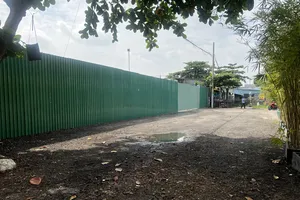 Kiểm tra đột xuất điểm 'xe dù bến cóc' trên đường Mai Chí Thọ