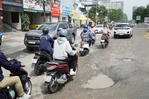 Đường Nguyễn Hoàng, TP Thủ Đức: Khói bụi, xuống cấp