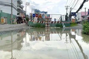 Đường Lương Định Của thi công cầm chừng vì vướng mặt bằng 4 hộ dân 