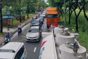 Mất 2 tiếng mới qua được nút giao Nguyễn Văn Linh - Nguyễn Hữu Thọ, quận 7, TP.HCM