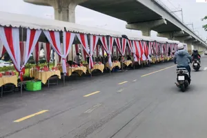 Lập biên bản với người dựng rạp cưới trên đường song hành Võ Nguyên Giáp