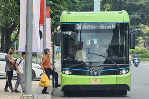 Tiếp tục thí điểm xe buýt điện đến hết quý I-2025