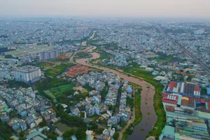 Người dân đi lại khu vực cầu An Lập trên Quốc lộ 1 cần biết