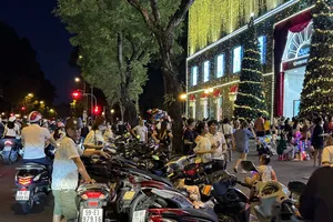 TP.HCM yêu cầu xử lý lấn chiếm lòng đường, hè phố