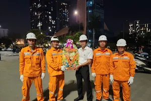 Lãnh đạo EVNHCMC thăm lực lượng trực ca Tết Dương lịch 2024