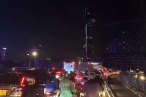 Nhiều tuyến đường trung tâm TP.HCM ùn ứ kéo dài 