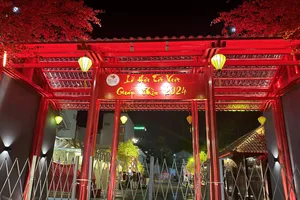 "Phố ông đồ" rực rỡ trước ngày mở cửa đón khách