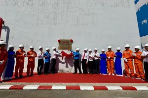 EVNHCMC tổ chức Lễ gắn biển công trình thi đua 'Lắp máy biến áp thứ 3 Trạm biến áp 220 kV Bình Tân'